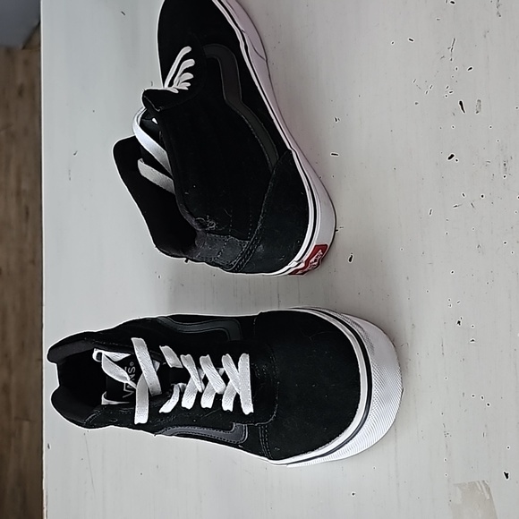 Vans - Picture 3 of 4